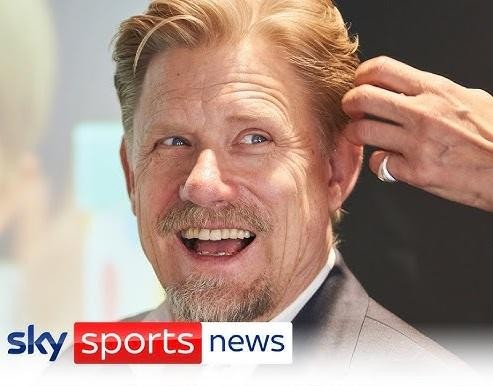 Peter Schmeichel w akcji, w bramkarskim stroju Manchesteru United, podczas meczu piłki nożnej.