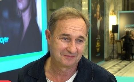 Marek Kalita w roli, dynamiczna scena z filmu lub serialu, ukazująca jego intensywną grę aktorską.